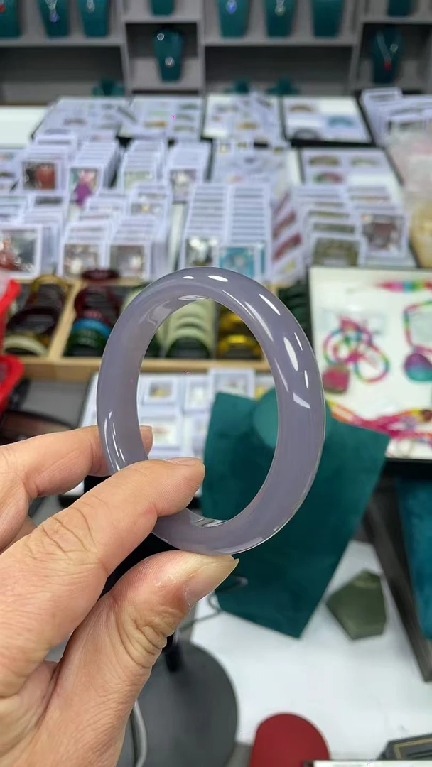 B132和田玉精美手镯