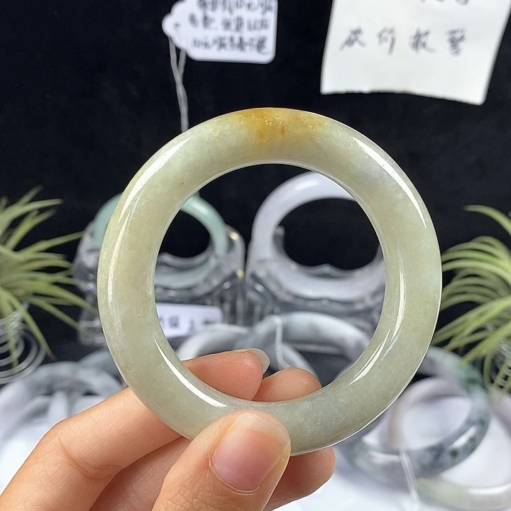 翡翠未镶嵌手镯81号。 47圈