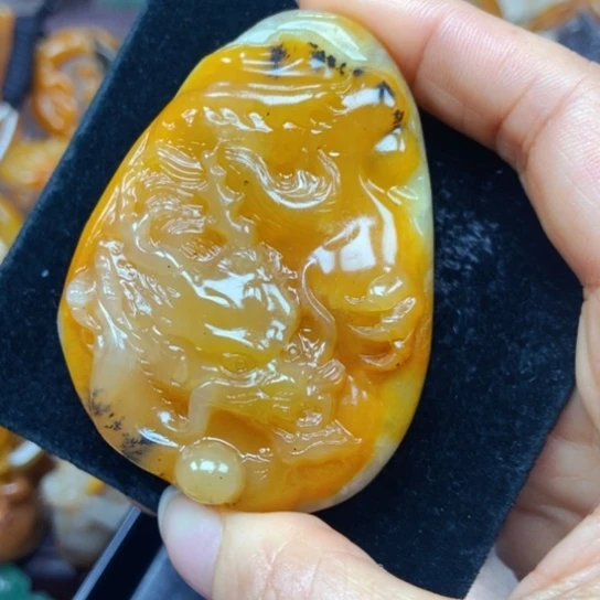 石英质玉（黄龙玉）未镶嵌颈饰