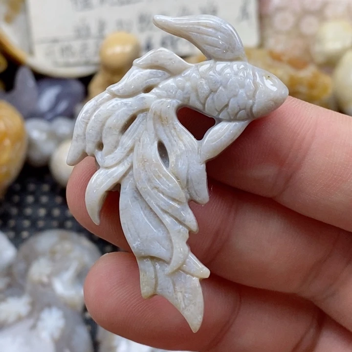 颈饰未镶嵌硅化珊瑚（珊瑚玉）