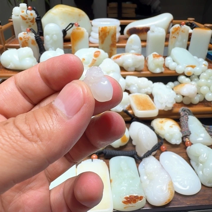 和田玉挂件未镶嵌赏*阁