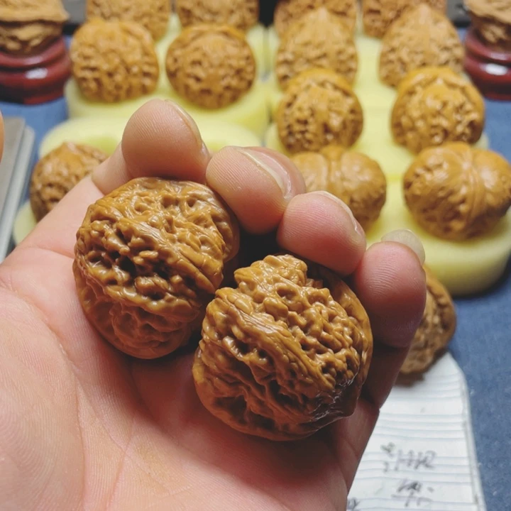 文玩核桃把件平谷凹底