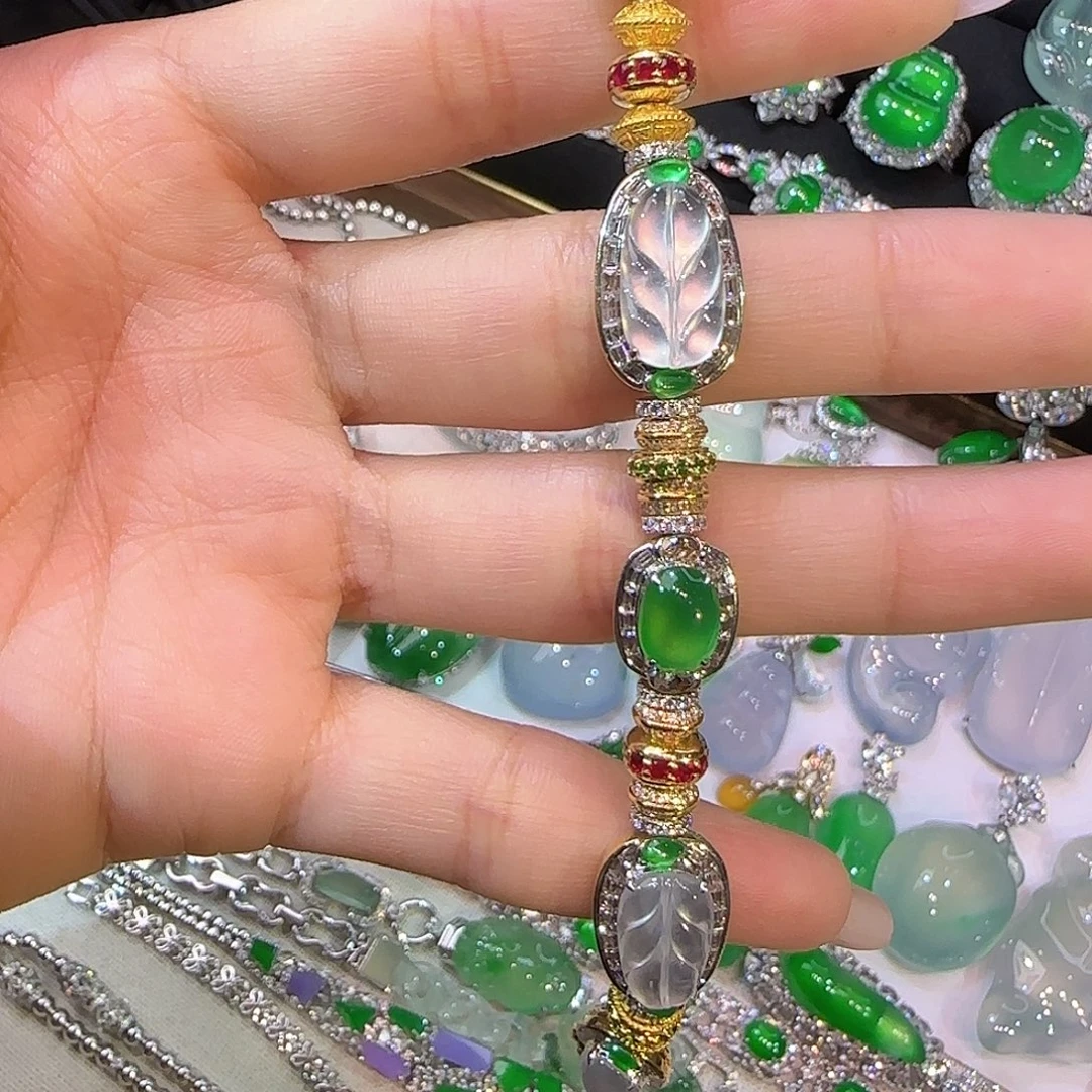 翡翠18K金镶嵌戒指