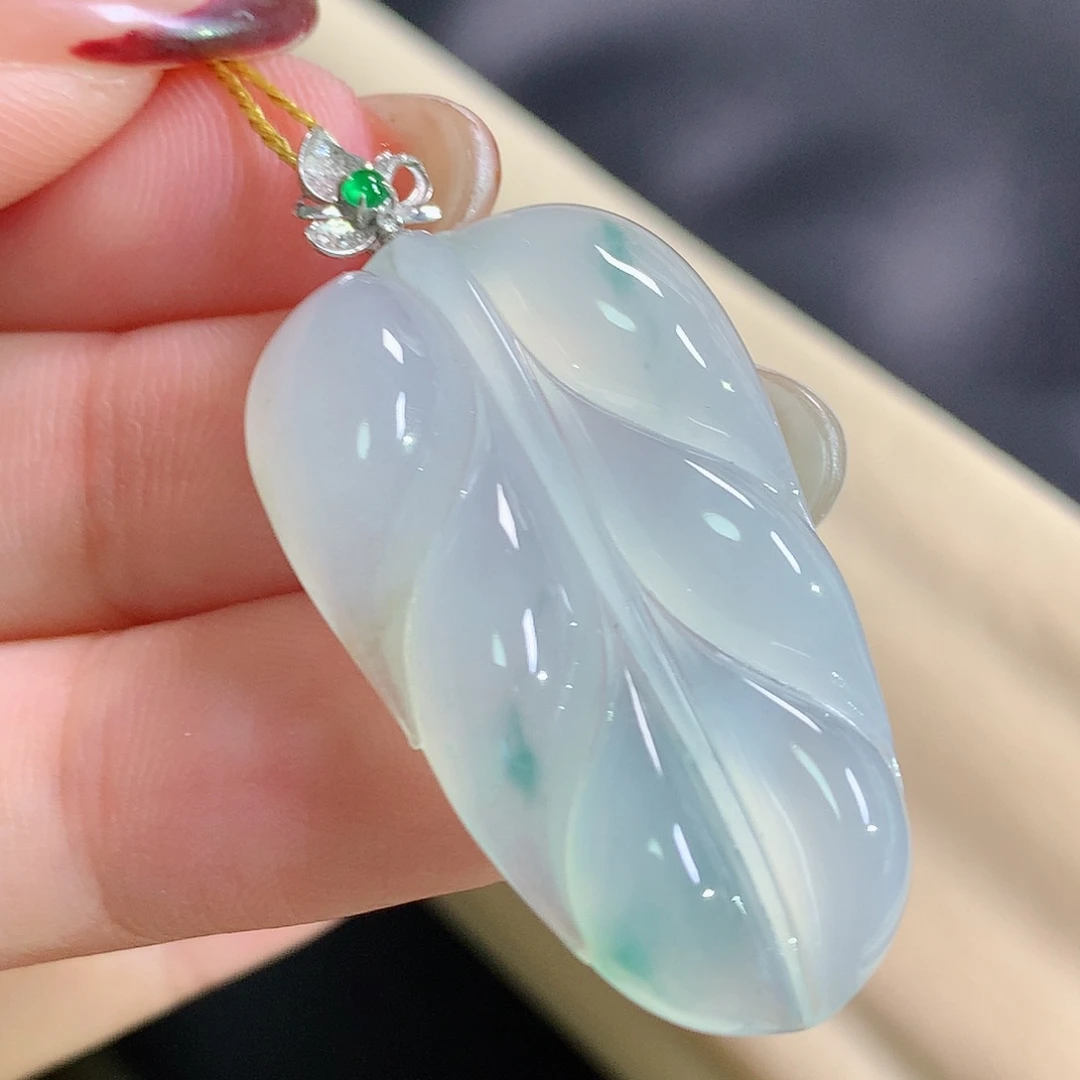 翡翠18K金镶嵌颈饰叶子