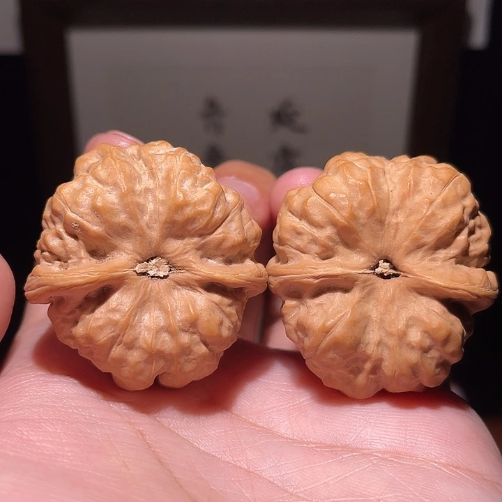 ****Ӻ核桃把件蛤蟆头