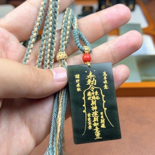 颈饰未镶嵌和田玉（糖玉）