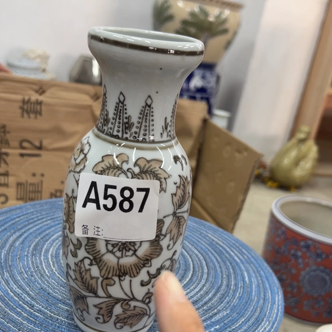微瑕青花瓷器值得厚爱