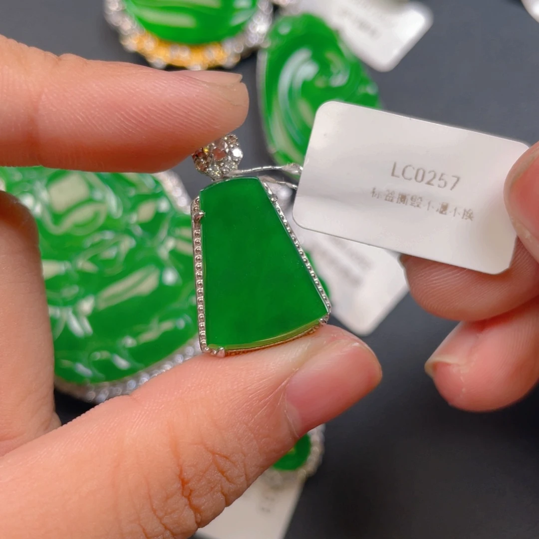 【闪购商品】颈饰银S925镶嵌翡翠翡翠