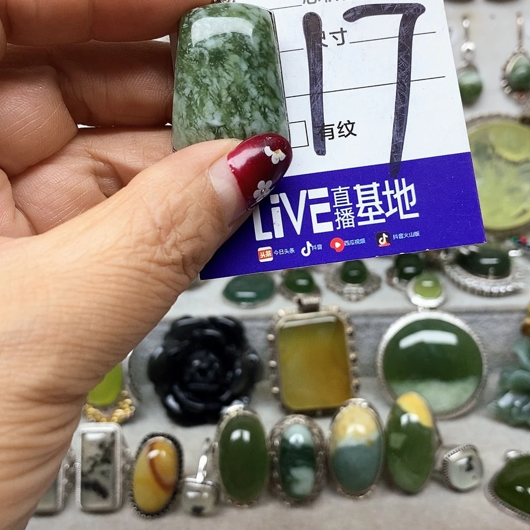 正***起蛇纹石玉银S925镶嵌吊坠