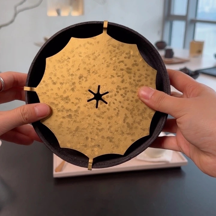 金闪闪黄金铜壶承