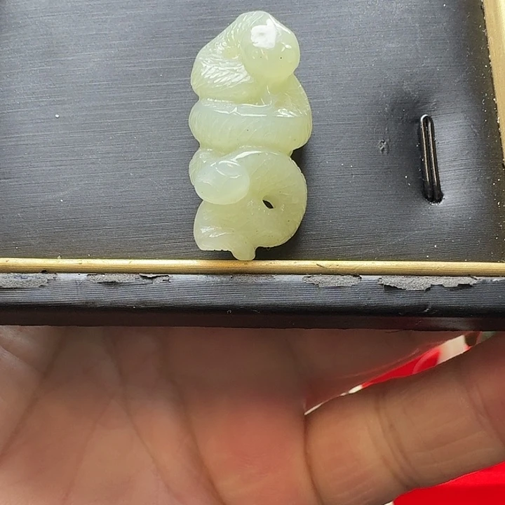 和田玉（青白玉）未镶嵌颈饰生肖蛇