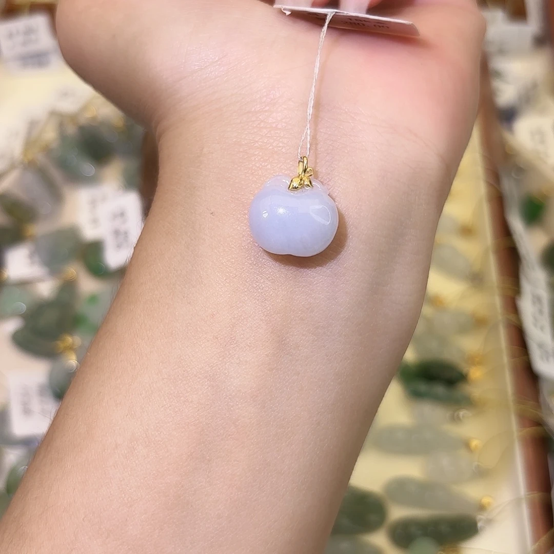 翡翠18K金镶嵌颈饰苹果