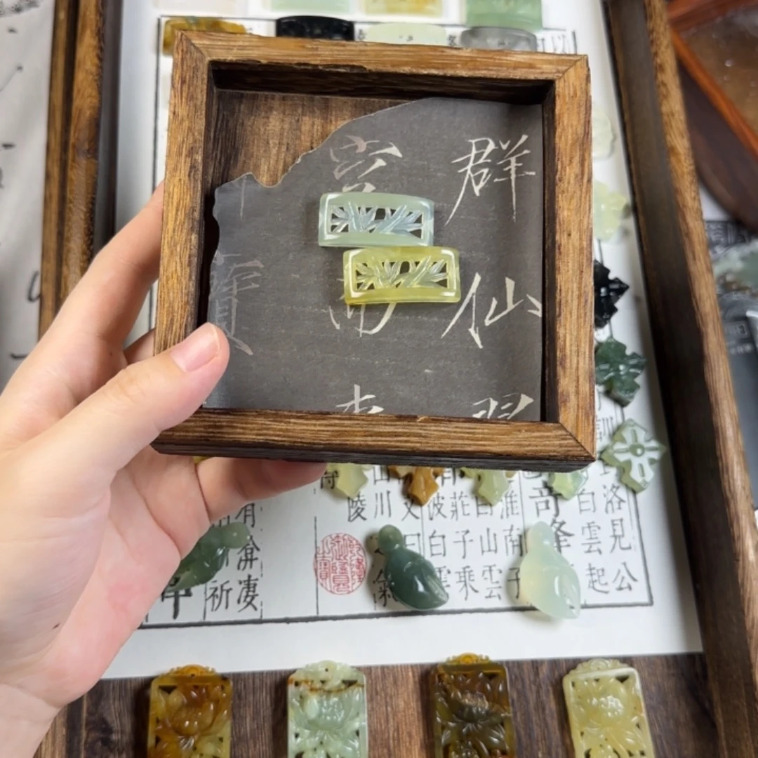 白***猫蛇纹石玉合金颈饰