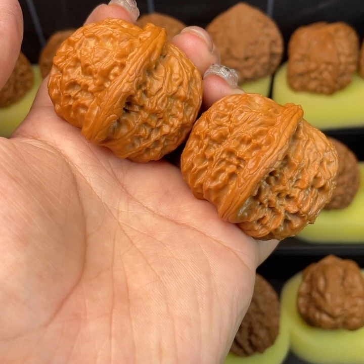 文玩核桃把件45白狮子