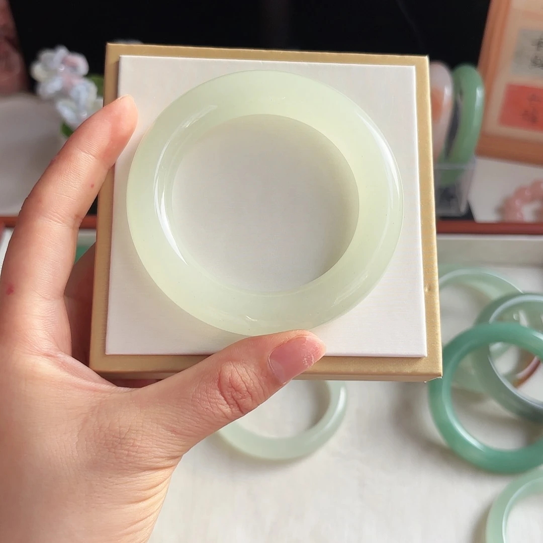 *****石英质玉未镶嵌手镯