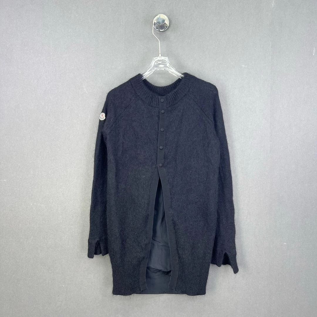 99新 MONCLER M码/黑色前开叉圆领长袖毛衣/12773740