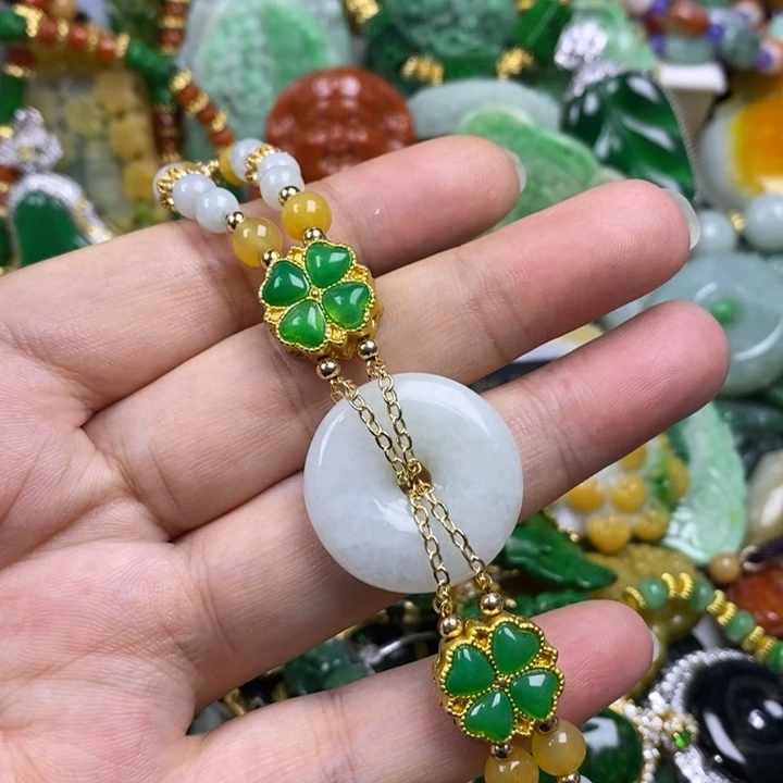 翡翠未镶嵌吊坠(赠链)