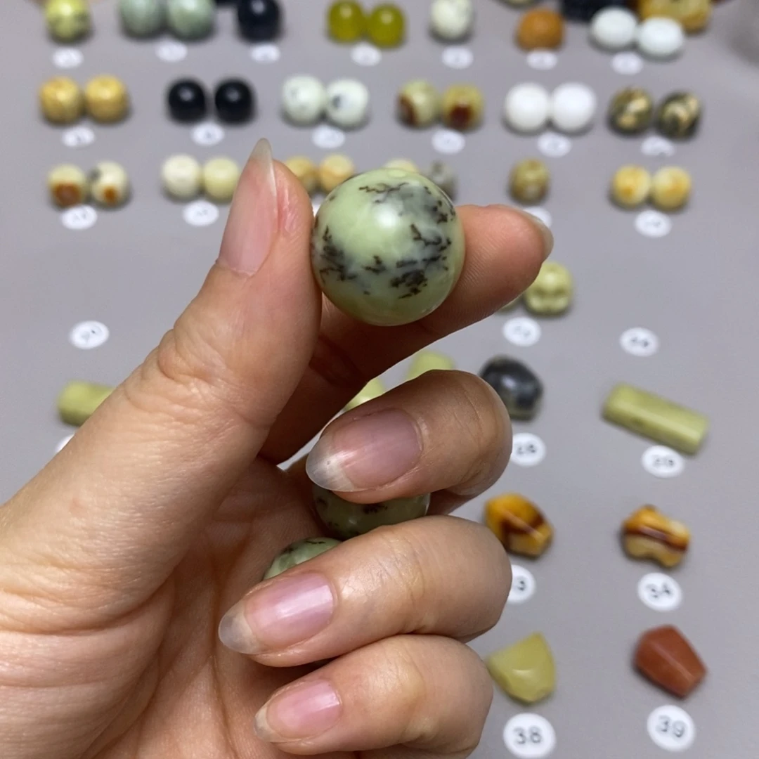 蛇纹石玉配饰合金?**?