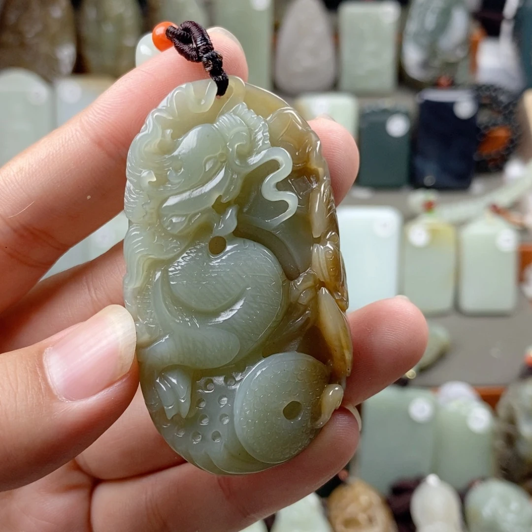 颈饰未镶嵌和田玉（糖玉）
