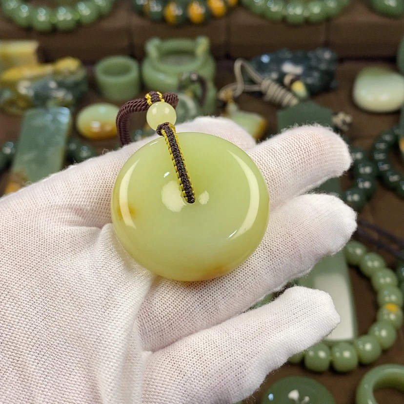 【闪购商品】颈饰未镶嵌岫岩老玉（透闪石质玉）