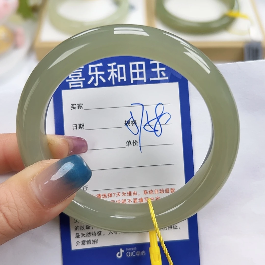 和田玉未镶嵌手镯