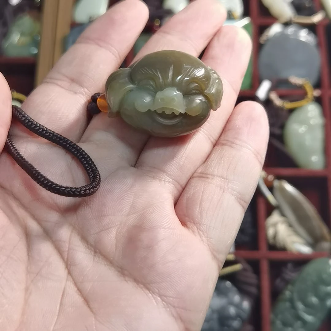 颈饰未镶嵌和田玉（糖玉）