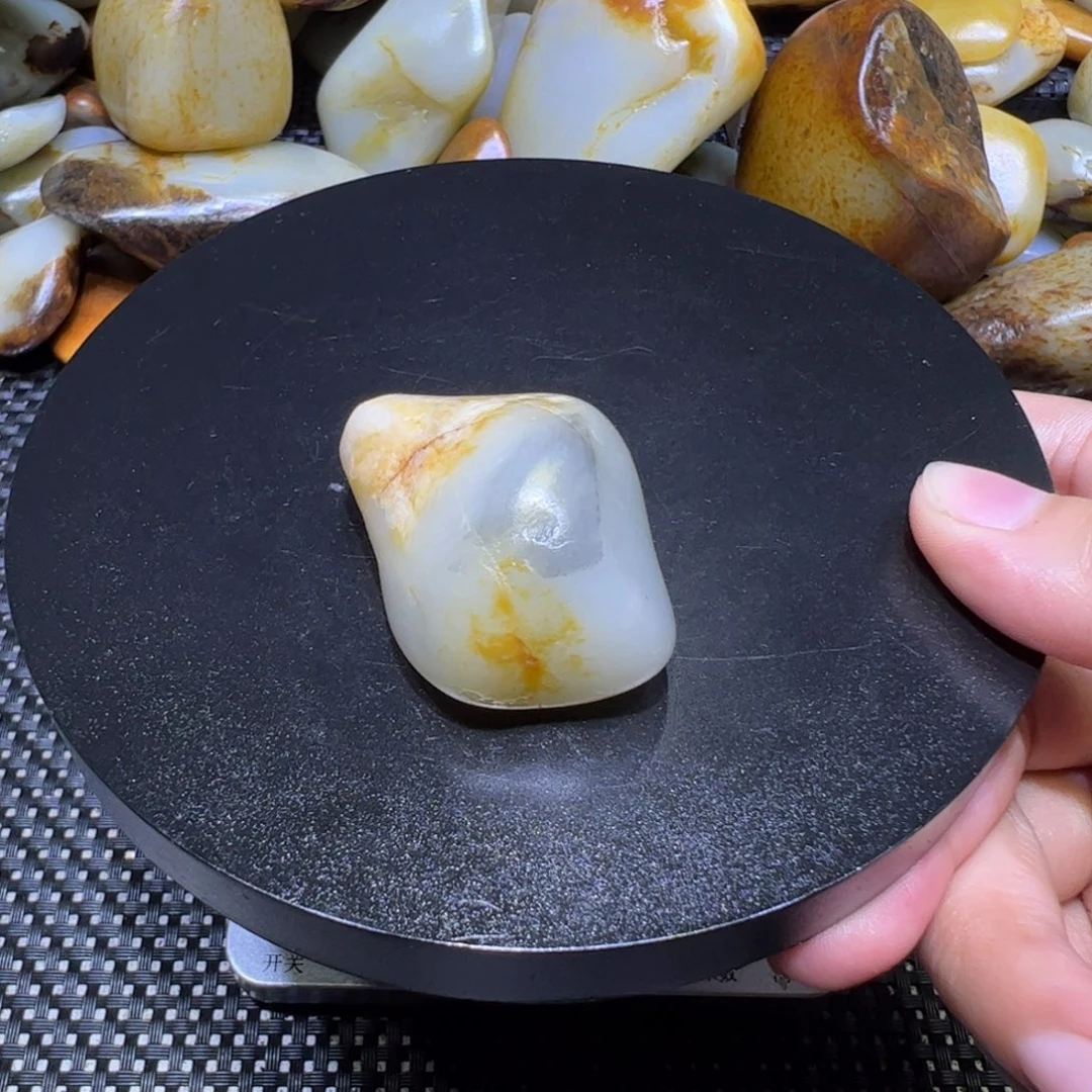 和田玉（子料）未镶嵌吊坠(不含链)50克