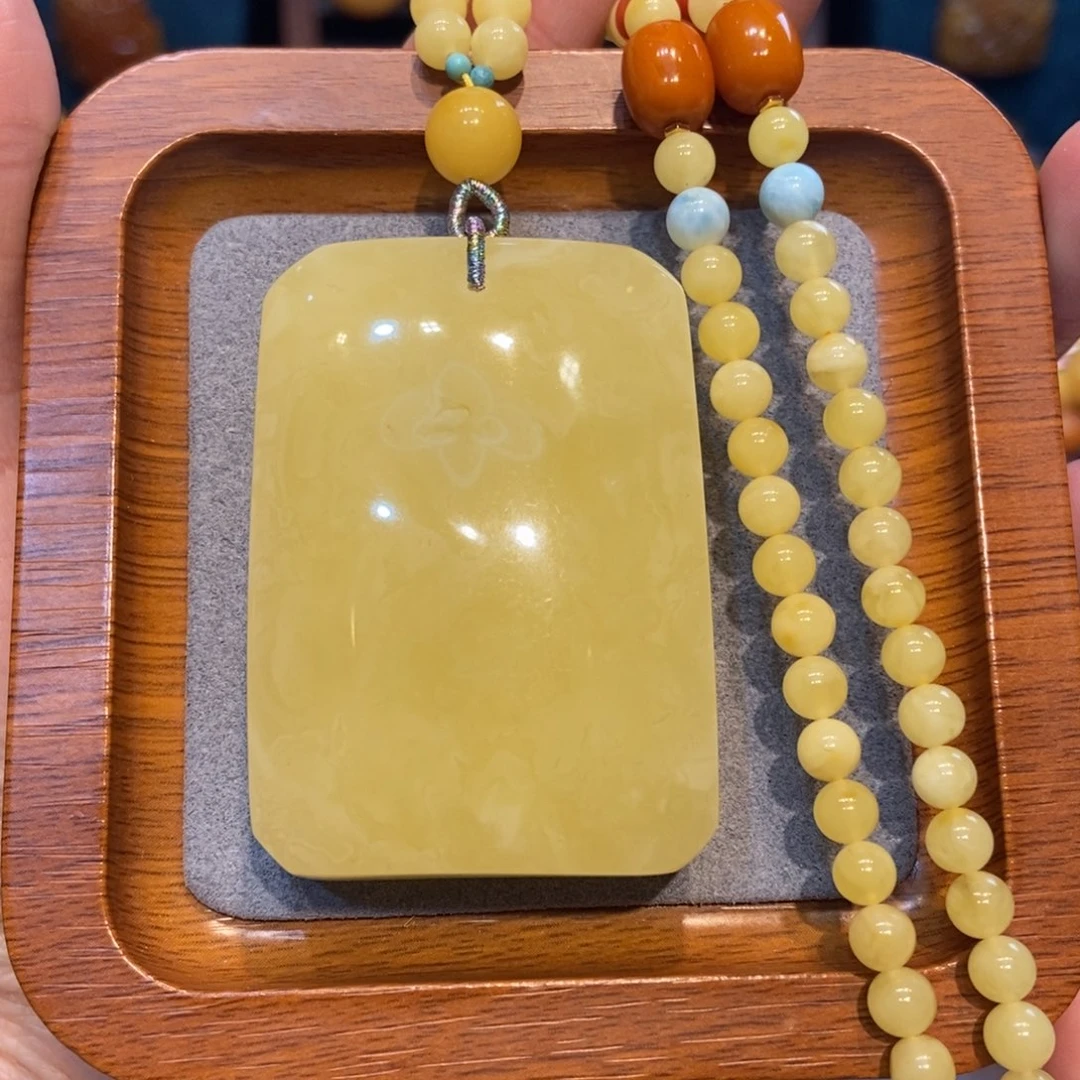 琥珀未镶嵌颈饰蜜蜡