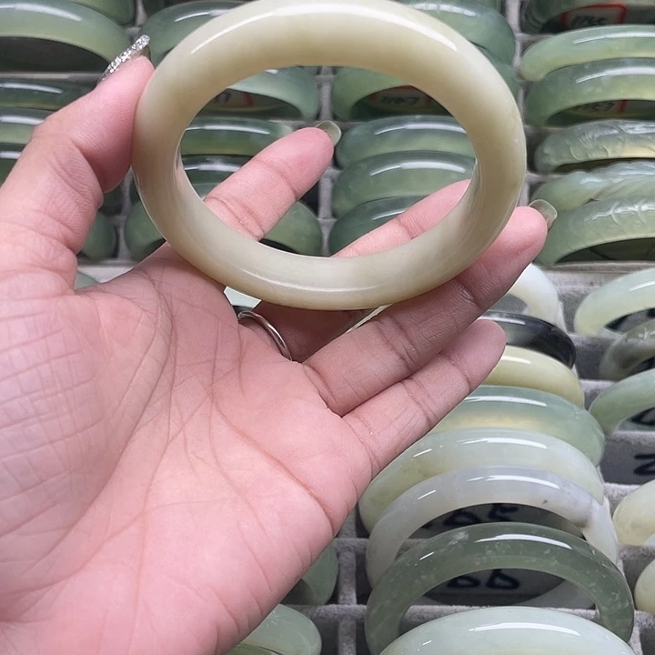 蛇纹石玉未镶嵌手镯274