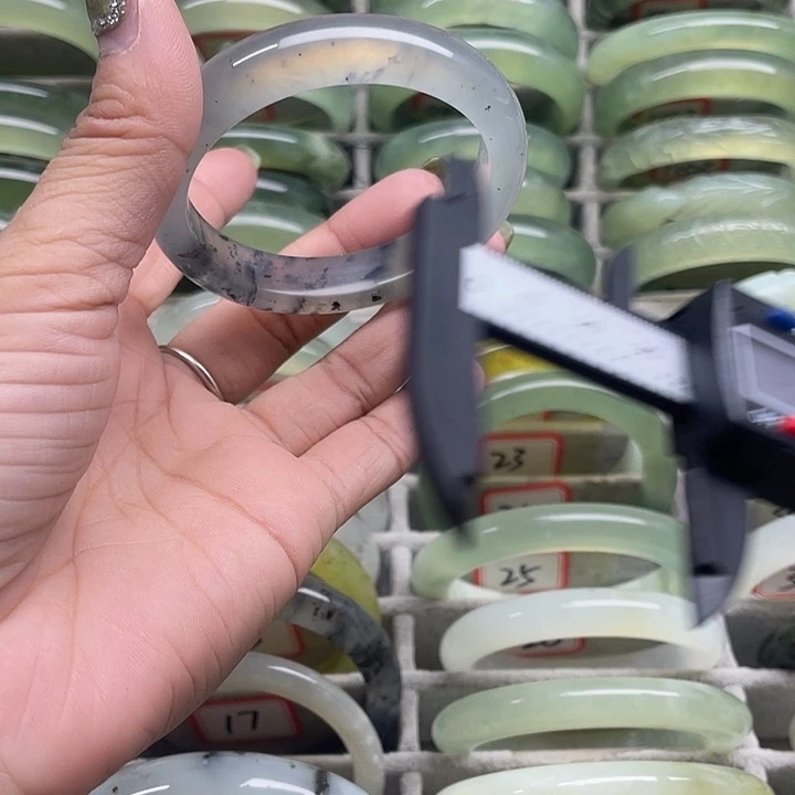 蛇纹石玉未镶嵌手镯21