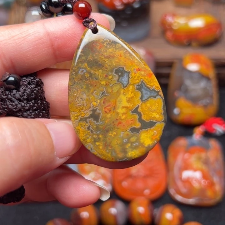 玛瑙/玉髓未镶嵌颈饰宣化战国红