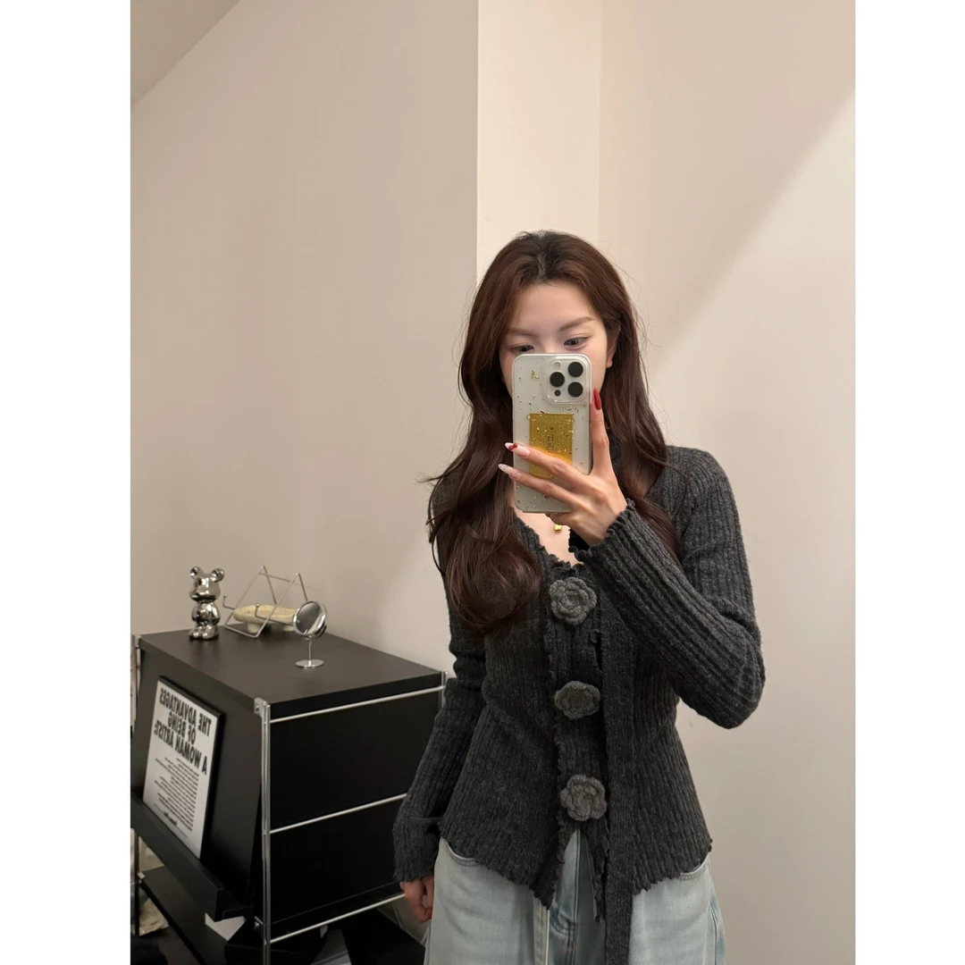 泡泡Studio 【衣间繁花】 软糯花朵纽扣针织衫 高级时尚气质