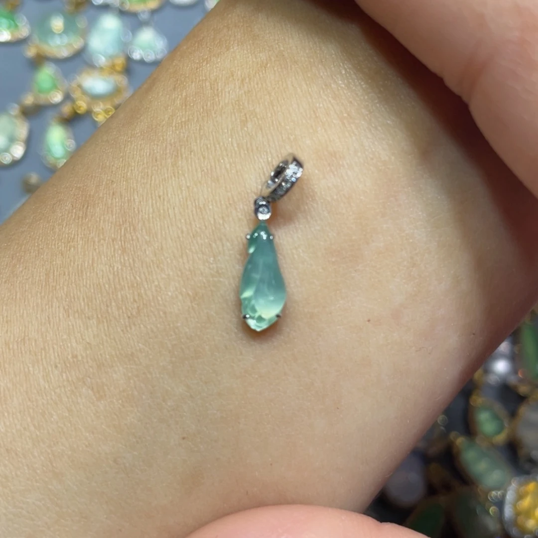 【闪购商品】翡翠吊坠(不含链)18K金镶嵌