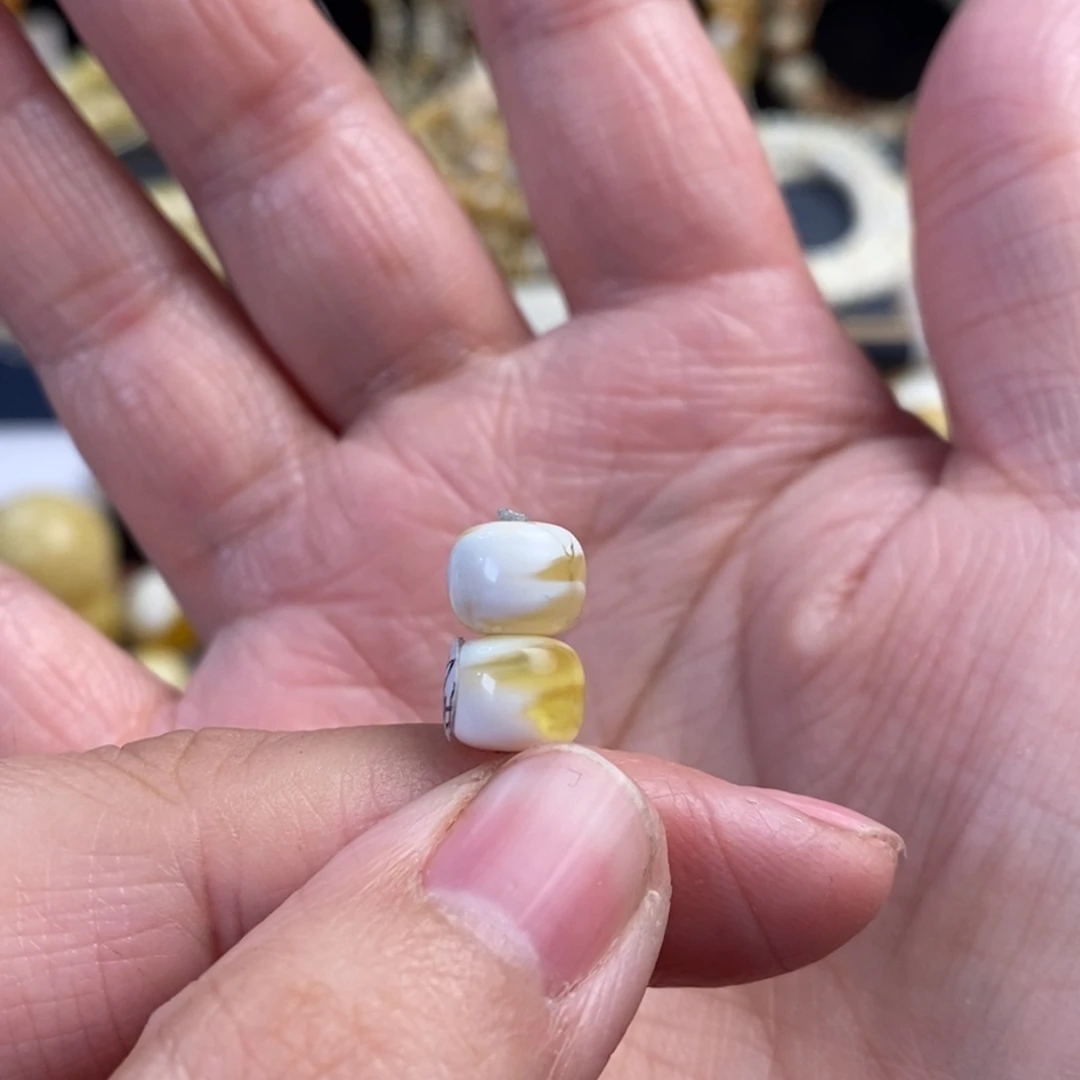 蜜蜡未镶嵌裸石金漆白溶洞老型对珠8