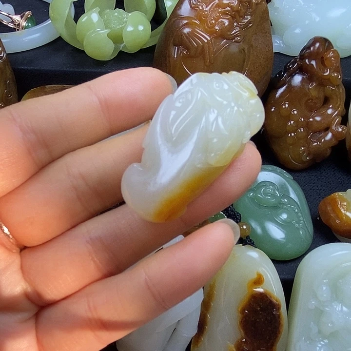 和田玉未镶嵌颈饰