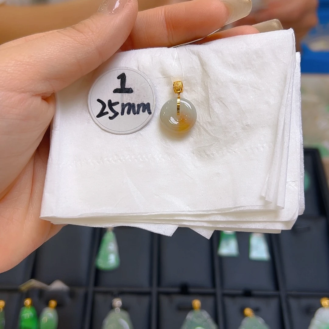 翡翠颈饰18K金镶嵌翡翠