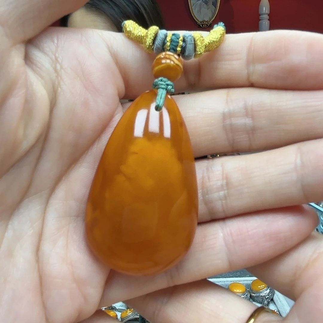 琥珀裸石未镶嵌18吊坠