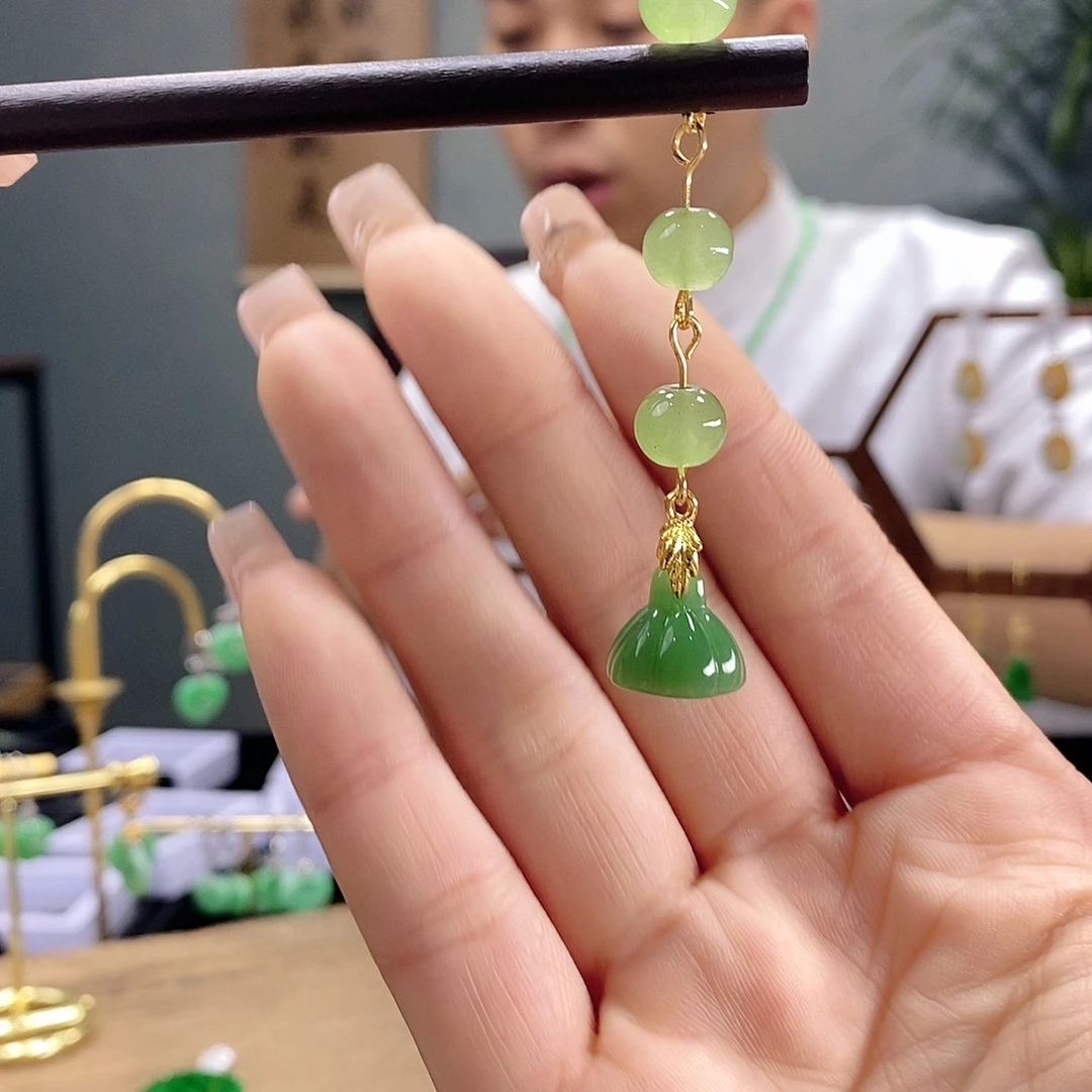 翡翠颈饰未镶嵌，