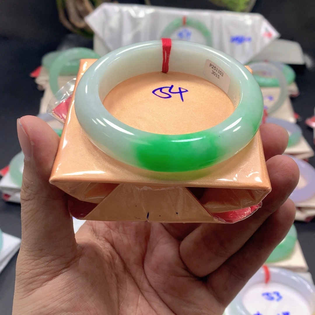 翡翠未镶嵌手镯翡翠