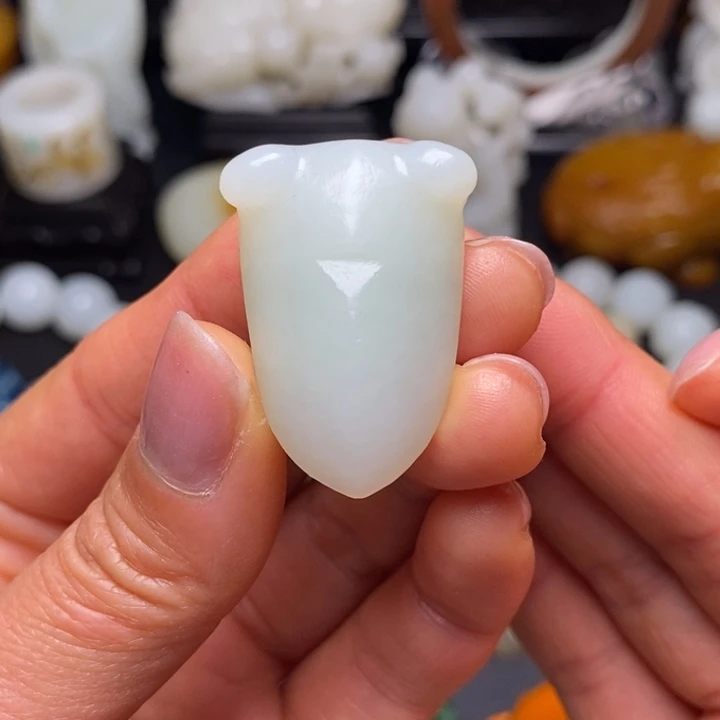 红***雪和田玉未镶嵌挂件