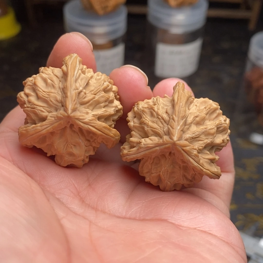 文玩核桃把件B5号38三棱盘山