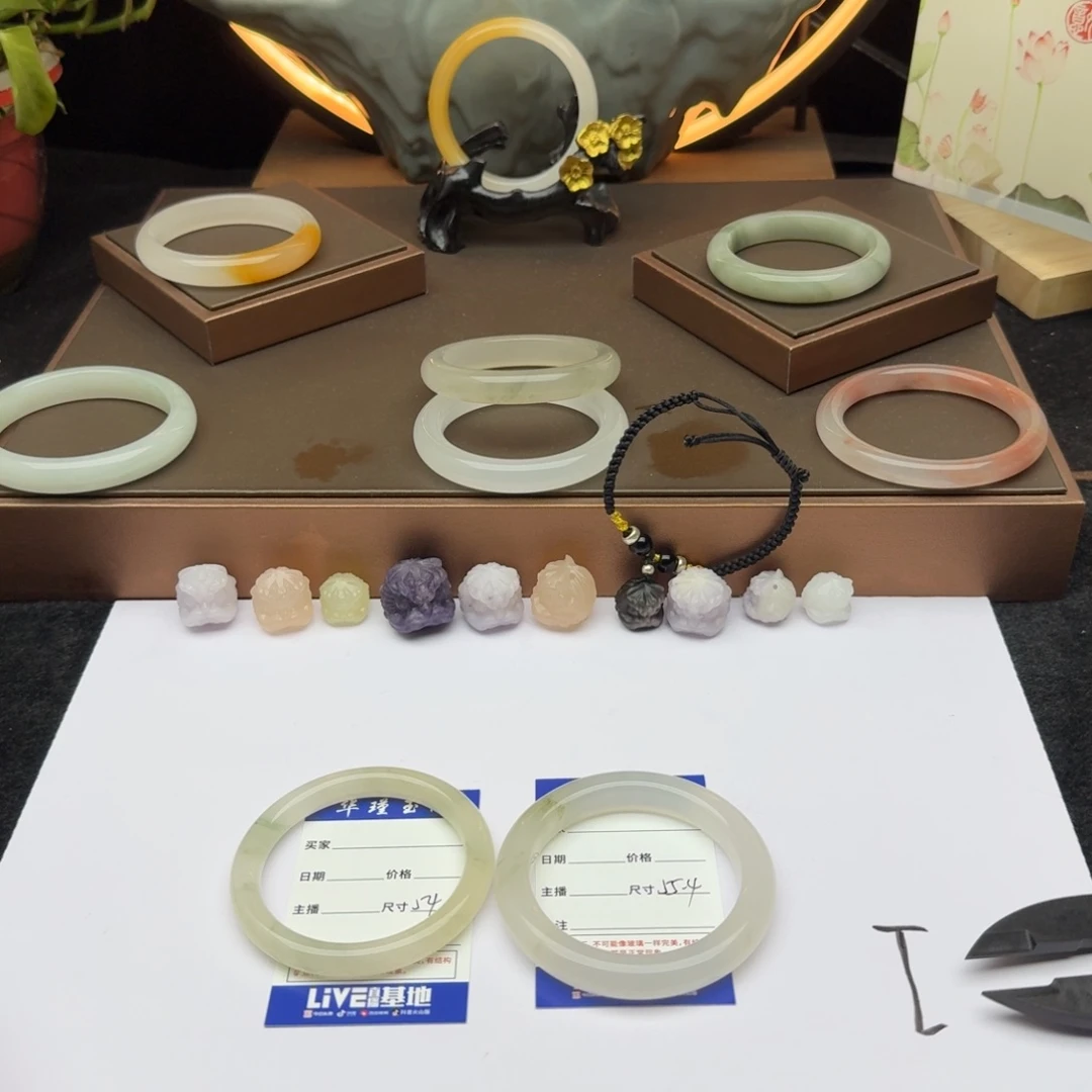 石英质玉手镯未镶嵌?**⭐