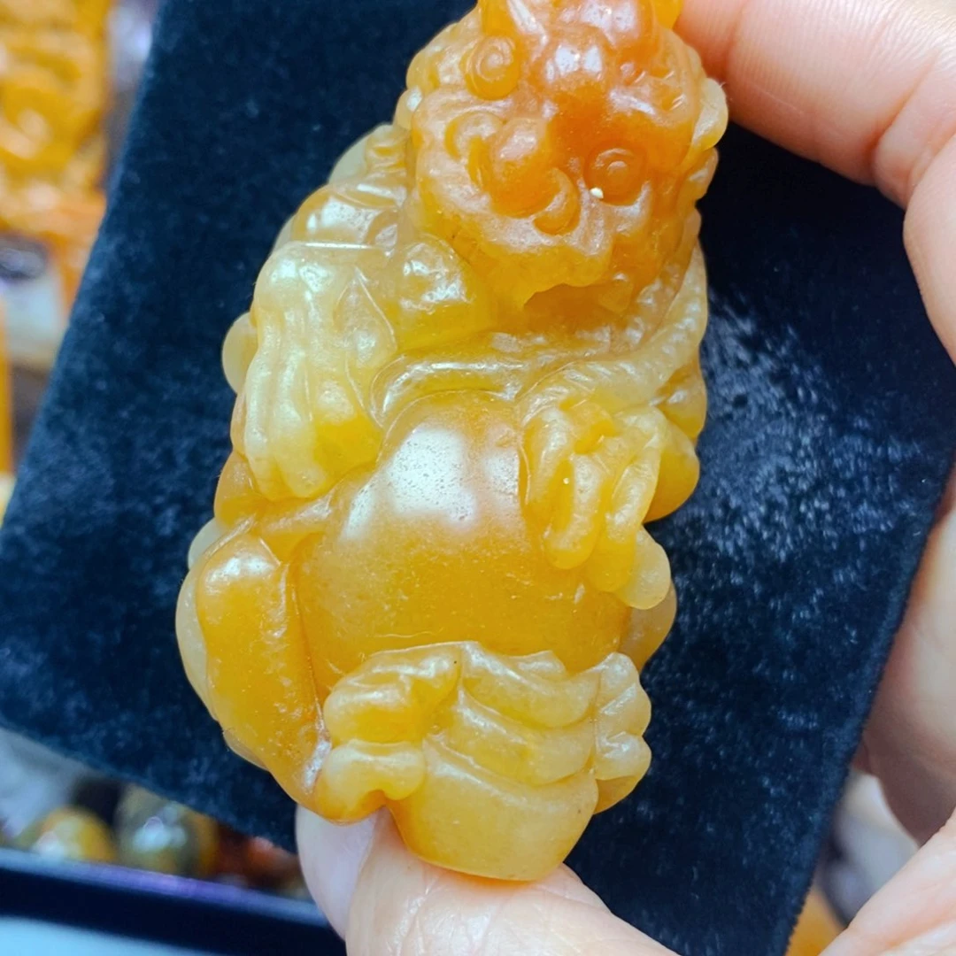 未镶嵌石英质玉（黄龙玉）颈饰