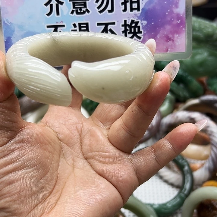 未镶嵌手镯石英岩玉