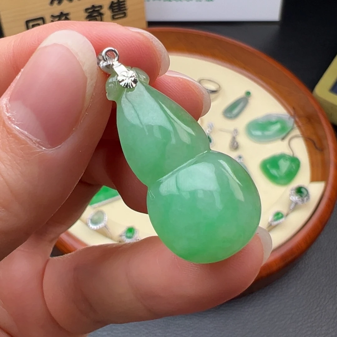 翡翠颈饰未镶嵌翡翠葫芦吊坠