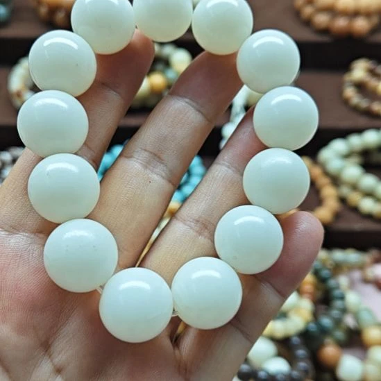 白玉菩提吊坠白玉菩提圆珠17微瑕手串