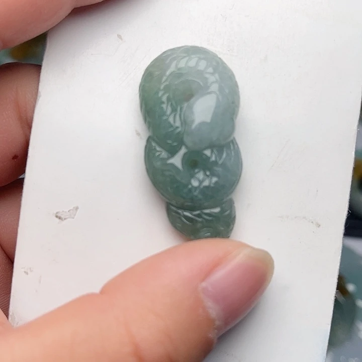 翡翠颈饰未镶嵌蛇