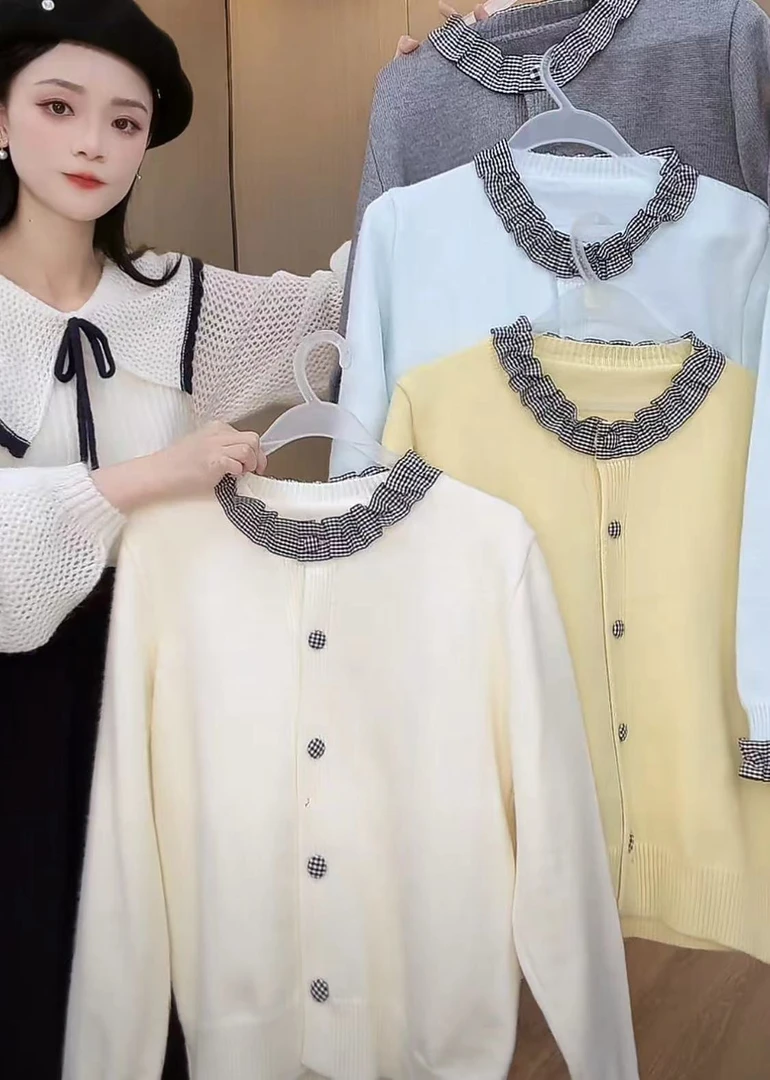 【秀宝女装】设计款格子拼接圆领真真毛衣开衫XB3927
