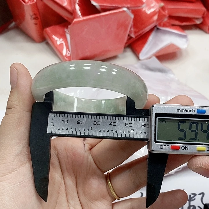 翡翠手镯未镶嵌238