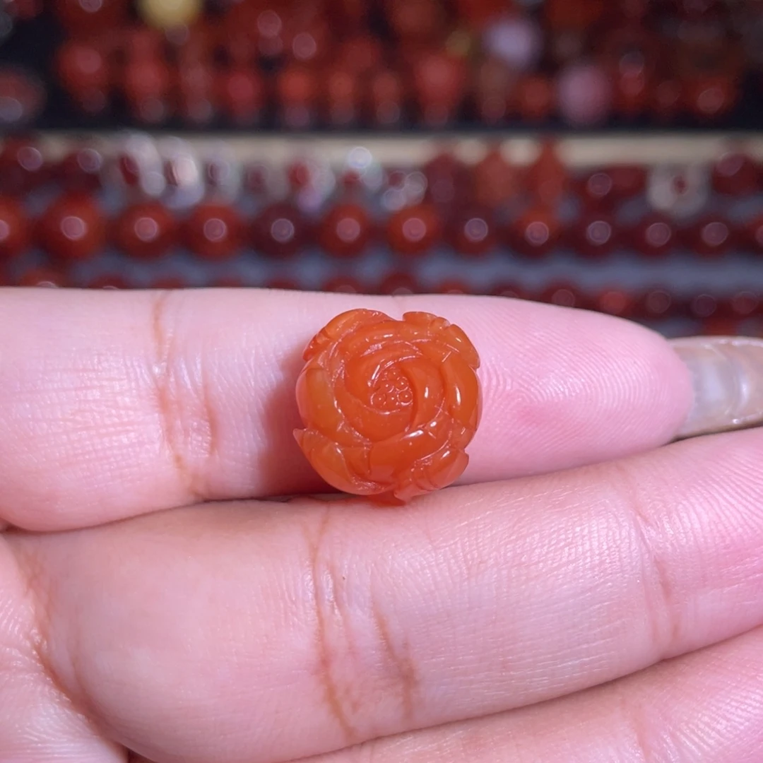 南红玛瑙未镶嵌牡丹